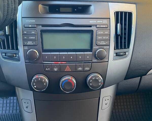 Серый Хендай Соната, объемом двигателя 2 л и пробегом 298 тыс. км за 5400 $, фото 26 на Automoto.ua