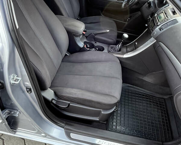 Хендай Соната 2008 у Полтаві на Automoto.ua Сірий Хендай Соната, об'ємом двигуна 2 л та пробігом 174 тис. км за 7300 $, фото 23 на Automoto.ua