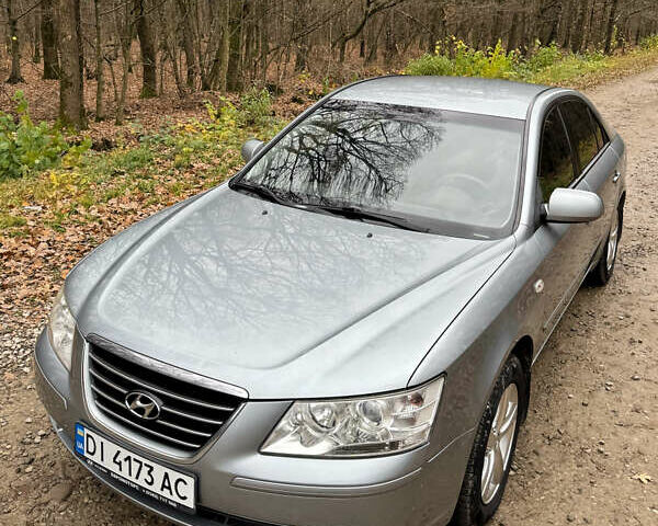 Серый Хендай Соната, объемом двигателя 2 л и пробегом 234 тыс. км за 5500 $, фото 7 на Automoto.ua