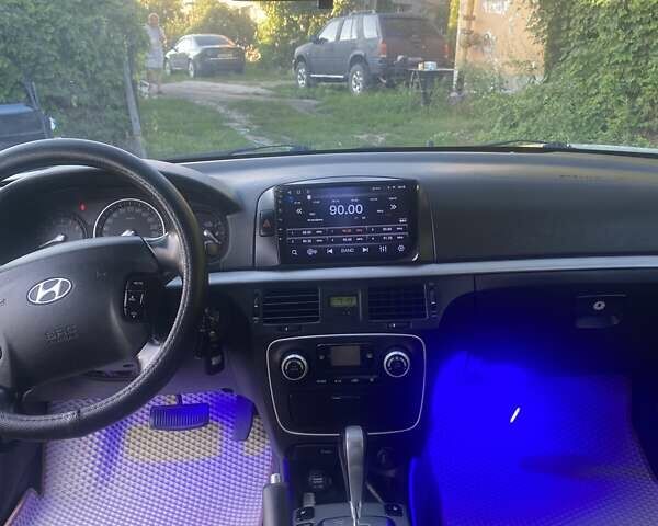 Серый Хендай Соната, объемом двигателя 2.4 л и пробегом 280 тыс. км за 5900 $, фото 3 на Automoto.ua