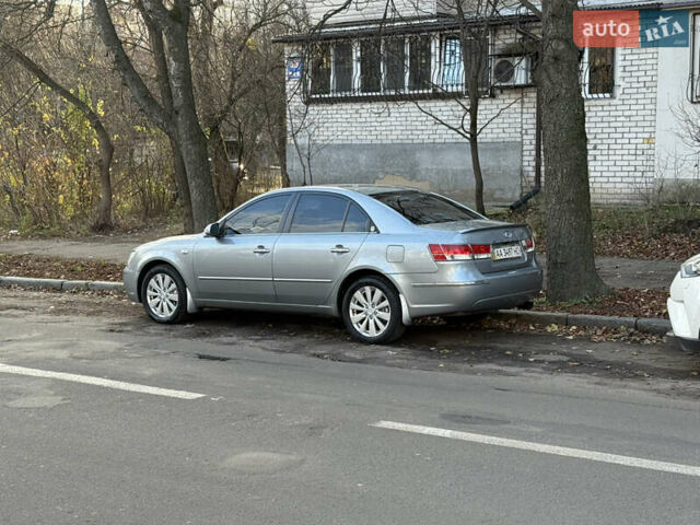 Серый Хендай Соната, объемом двигателя 2.4 л и пробегом 266 тыс. км за 8500 $, фото 8 на Automoto.ua