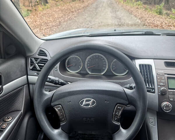 Серый Хендай Соната, объемом двигателя 2 л и пробегом 234 тыс. км за 5500 $, фото 22 на Automoto.ua