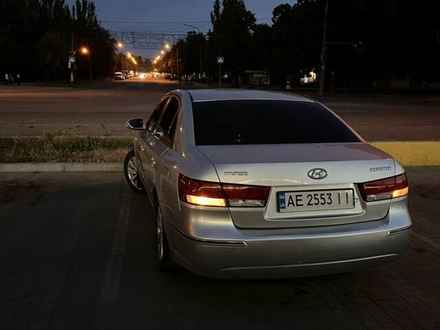 Серый Хендай Соната, объемом двигателя 2.4 л и пробегом 222 тыс. км за 5800 $, фото 2 на Automoto.ua