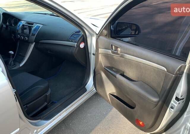 Серый Хендай Соната, объемом двигателя 2 л и пробегом 250 тыс. км за 7000 $, фото 5 на Automoto.ua