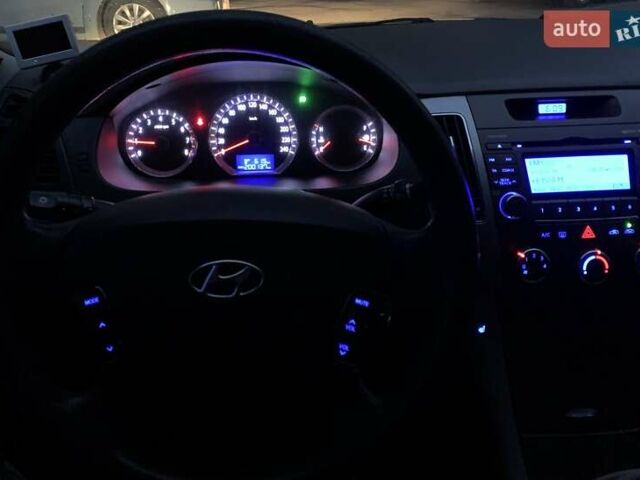 Хендай Соната 2008 в Киеве на Automoto.ua Серый Хендай Соната, объемом двигателя 2 л и пробегом 200 тыс. км за 5700 $, фото 49 на Automoto.ua