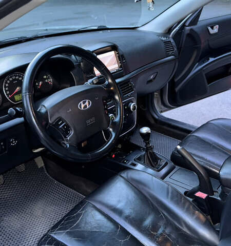 Сірий Хендай Соната, об'ємом двигуна 2.36 л та пробігом 197 тис. км за 6500 $, фото 16 на Automoto.ua