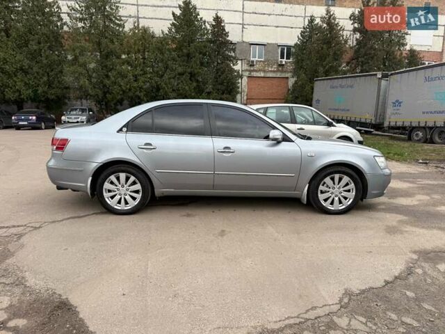 Серый Хендай Соната, объемом двигателя 2.4 л и пробегом 266 тыс. км за 8500 $, фото 3 на Automoto.ua