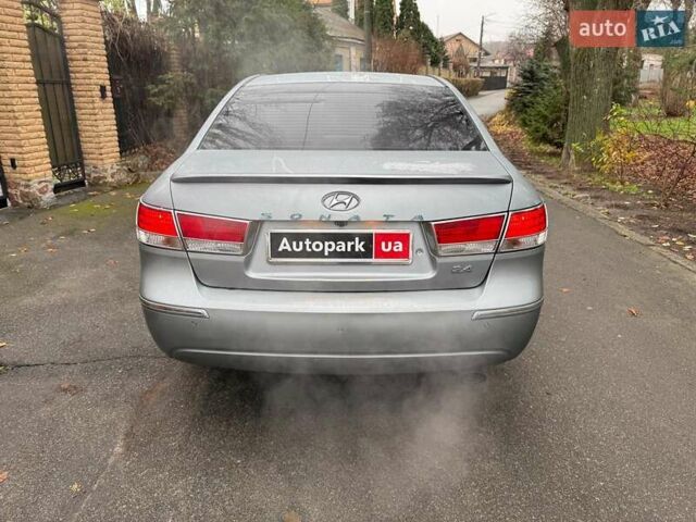Серый Хендай Соната, объемом двигателя 2.4 л и пробегом 266 тыс. км за 6990 $, фото 5 на Automoto.ua