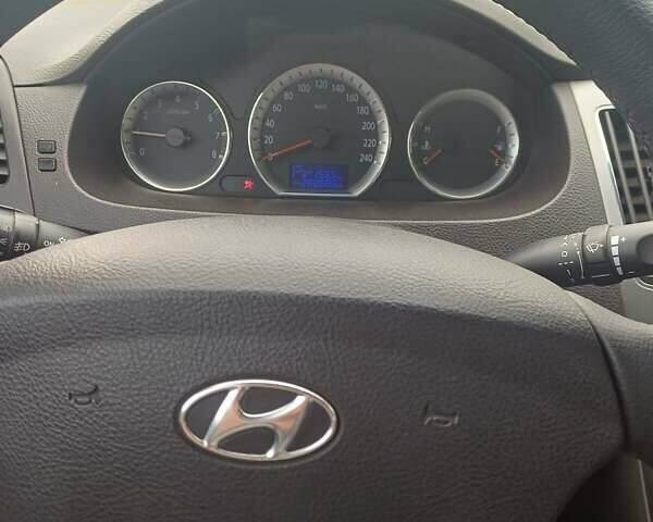 Серый Хендай Соната, объемом двигателя 2.4 л и пробегом 288 тыс. км за 6700 $, фото 7 на Automoto.ua