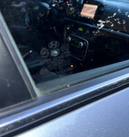 Сірий Хендай Соната, об'ємом двигуна 2.36 л та пробігом 197 тис. км за 6500 $, фото 46 на Automoto.ua