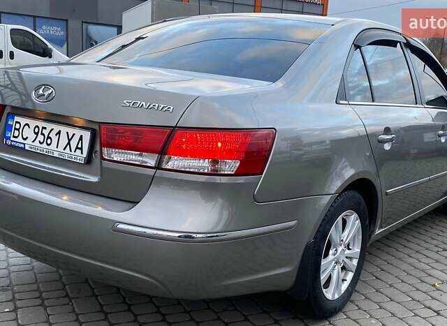 Серый Хендай Соната, объемом двигателя 2 л и пробегом 115 тыс. км за 7800 $, фото 12 на Automoto.ua