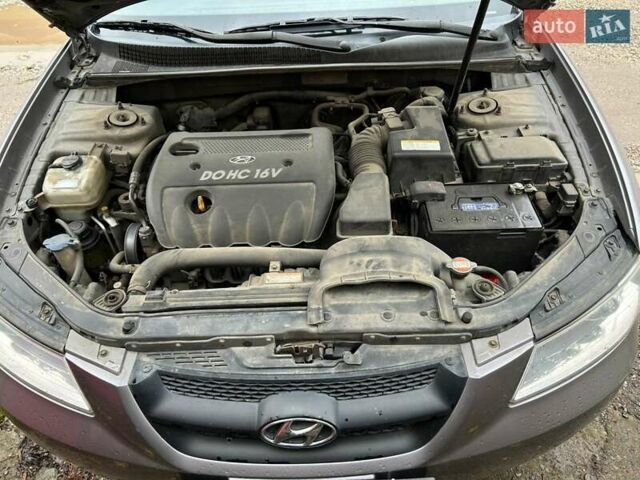 Серый Хендай Соната, объемом двигателя 2 л и пробегом 299 тыс. км за 6000 $, фото 4 на Automoto.ua