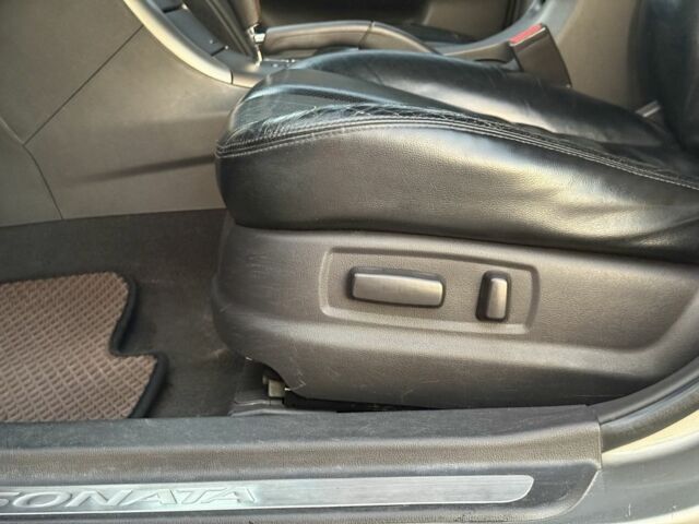 Серый Хендай Соната, объемом двигателя 2.4 л и пробегом 288 тыс. км за 6350 $, фото 16 на Automoto.ua