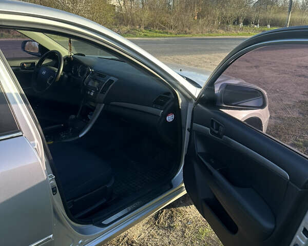 Серый Хендай Соната, объемом двигателя 2 л и пробегом 273 тыс. км за 6300 $, фото 6 на Automoto.ua