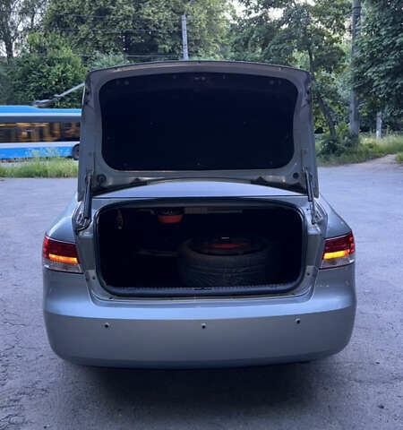 Сірий Хендай Соната, об'ємом двигуна 2.36 л та пробігом 197 тис. км за 6500 $, фото 12 на Automoto.ua