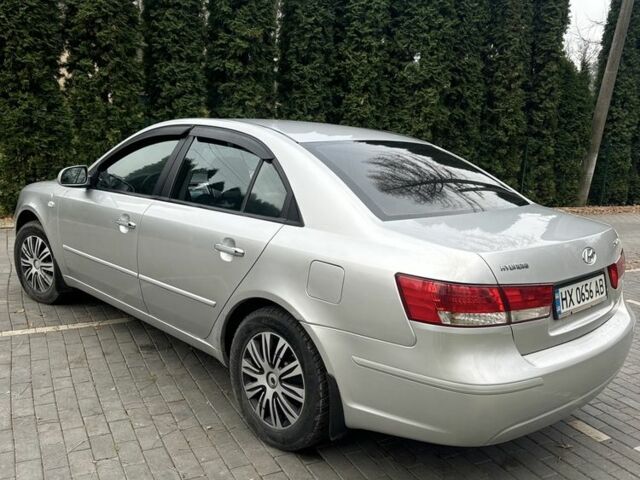 Серый Хендай Соната, объемом двигателя 2 л и пробегом 369 тыс. км за 5899 $, фото 6 на Automoto.ua