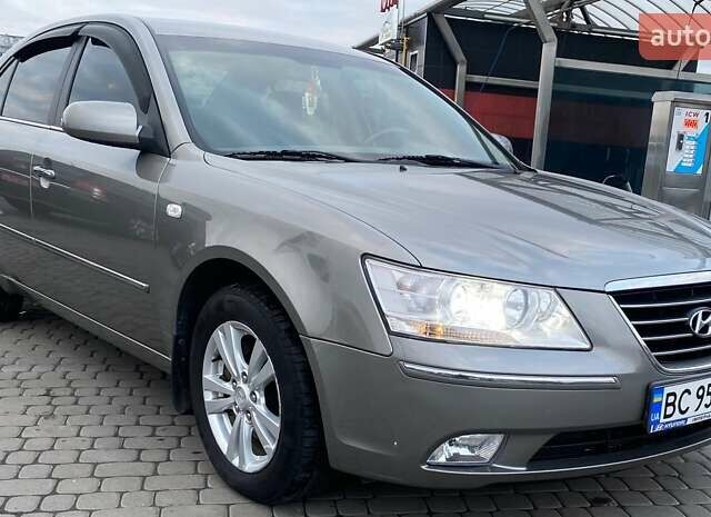 Серый Хендай Соната, объемом двигателя 2 л и пробегом 115 тыс. км за 7800 $, фото 1 на Automoto.ua