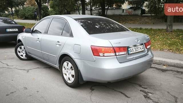 Хендай Соната 2008 у Києві на Automoto.ua Сірий Хендай Соната, об'ємом двигуна 2 л та пробігом 186 тис. км за 5300 $, фото 1 на Automoto.ua