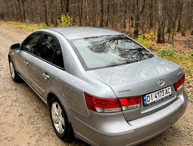 Серый Хендай Соната, объемом двигателя 2 л и пробегом 234 тыс. км за 5500 $, фото 13 на Automoto.ua