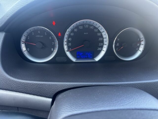 Сірий Хендай Соната, об'ємом двигуна 2 л та пробігом 155 тис. км за 6500 $, фото 5 на Automoto.ua