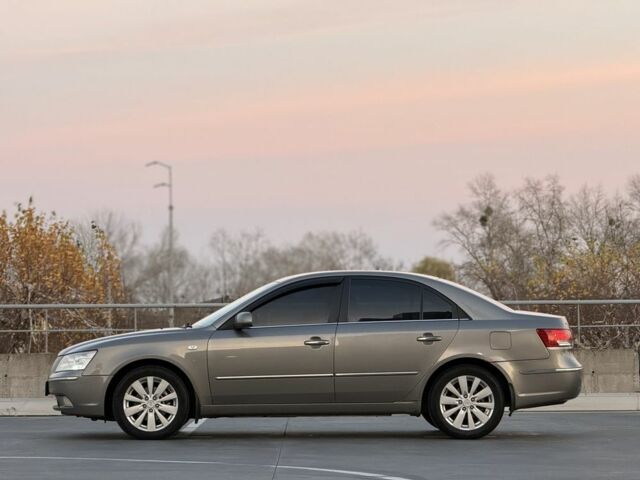 Серый Хендай Соната, объемом двигателя 2.4 л и пробегом 288 тыс. км за 6350 $, фото 5 на Automoto.ua