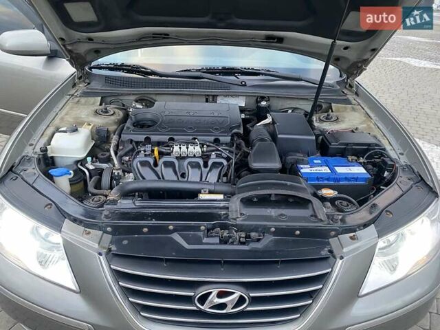 Серый Хендай Соната, объемом двигателя 2 л и пробегом 115 тыс. км за 7800 $, фото 31 на Automoto.ua