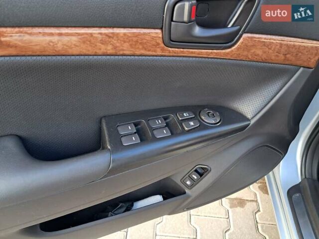 Хендай Соната 2008 у Хмельницькому на Automoto.ua Сірий Хендай Соната, об'ємом двигуна 2.4 л та пробігом 212 тис. км за 6500 $, фото 11 на Automoto.ua