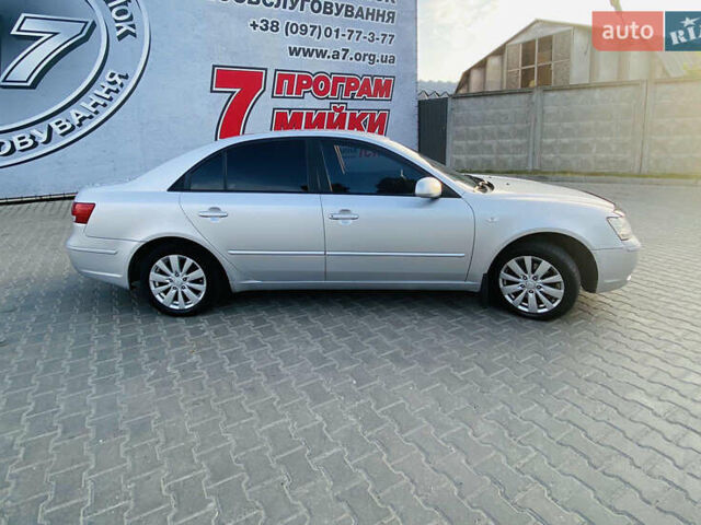 Сірий Хендай Соната, об'ємом двигуна 2 л та пробігом 345 тис. км за 5200 $, фото 3 на Automoto.ua