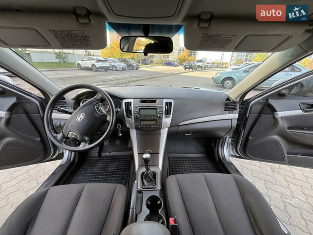 Хендай Соната 2008 у Полтаві на Automoto.ua Сірий Хендай Соната, об'ємом двигуна 2 л та пробігом 174 тис. км за 7300 $, фото 16 на Automoto.ua