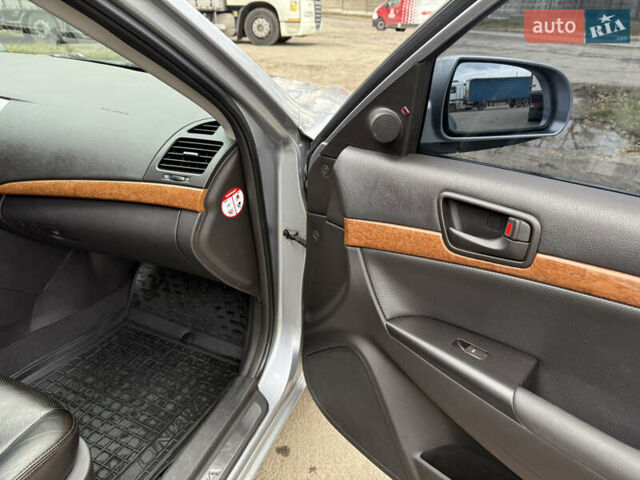 Серый Хендай Соната, объемом двигателя 2.4 л и пробегом 266 тыс. км за 8500 $, фото 17 на Automoto.ua