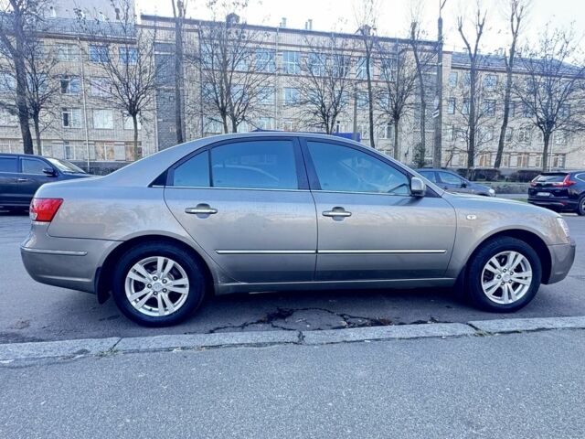 Сірий Хендай Соната, об'ємом двигуна 2 л та пробігом 155 тис. км за 6500 $, фото 2 на Automoto.ua