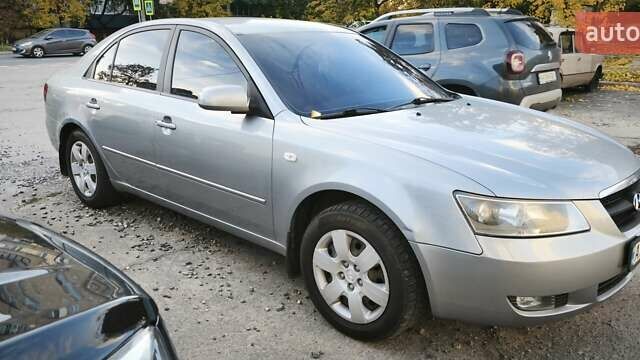 Хендай Соната 2008 у Києві на Automoto.ua Сірий Хендай Соната, об'ємом двигуна 2 л та пробігом 186 тис. км за 5300 $, фото 7 на Automoto.ua
