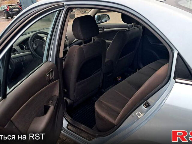 Хендай Соната 2008 у Тернополі на Automoto.ua Сірий Хендай Соната, об'ємом двигуна 2 л та пробігом 127 тис. км за 7600 $, фото 10 на Automoto.ua