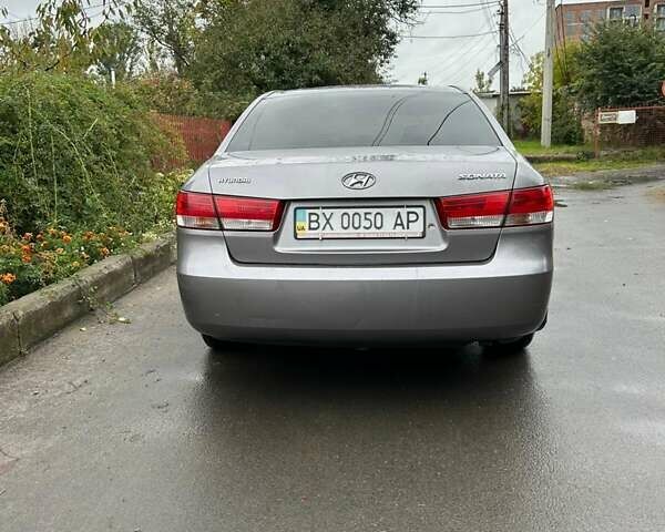 Серый Хендай Соната, объемом двигателя 2 л и пробегом 299 тыс. км за 6000 $, фото 2 на Automoto.ua