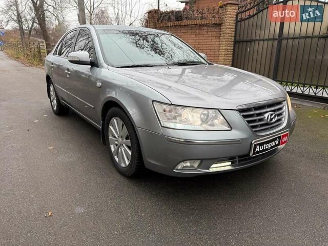 Серый Хендай Соната, объемом двигателя 2.4 л и пробегом 266 тыс. км за 6990 $, фото 2 на Automoto.ua