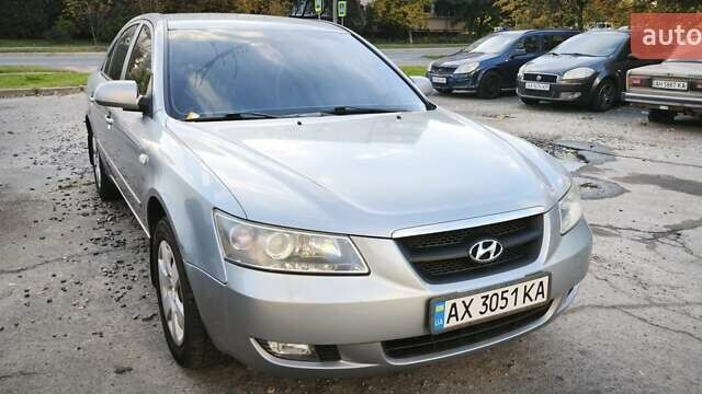 Хендай Соната 2008 у Києві на Automoto.ua Сірий Хендай Соната, об'ємом двигуна 2 л та пробігом 186 тис. км за 5300 $, фото 5 на Automoto.ua