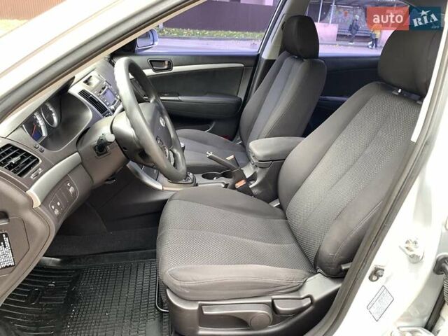 Хендай Соната 2008 в Киеве на Automoto.ua Серый Хендай Соната, объемом двигателя 2 л и пробегом 200 тыс. км за 5700 $, фото 33 на Automoto.ua