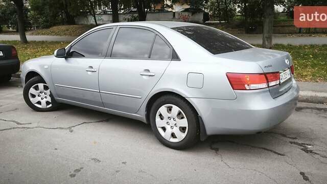 Хендай Соната 2008 у Києві на Automoto.ua Сірий Хендай Соната, об'ємом двигуна 2 л та пробігом 186 тис. км за 5300 $, фото 4 на Automoto.ua