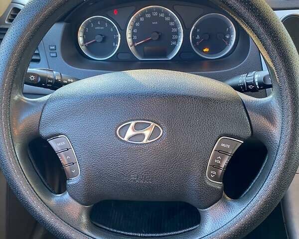 Серый Хендай Соната, объемом двигателя 2 л и пробегом 298 тыс. км за 5400 $, фото 14 на Automoto.ua