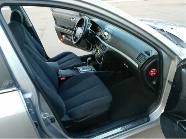 Серый Хендай Соната, объемом двигателя 2 л и пробегом 298 тыс. км за 5000 $, фото 6 на Automoto.ua