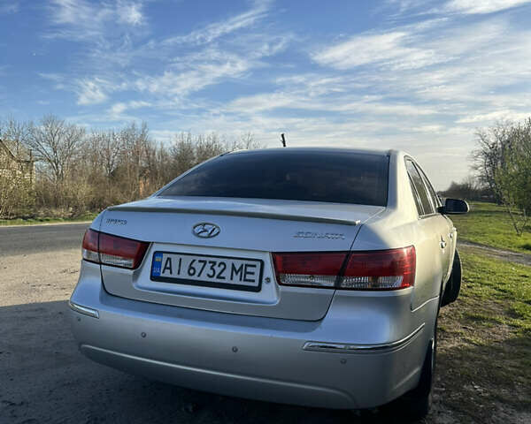 Серый Хендай Соната, объемом двигателя 2 л и пробегом 273 тыс. км за 6300 $, фото 10 на Automoto.ua