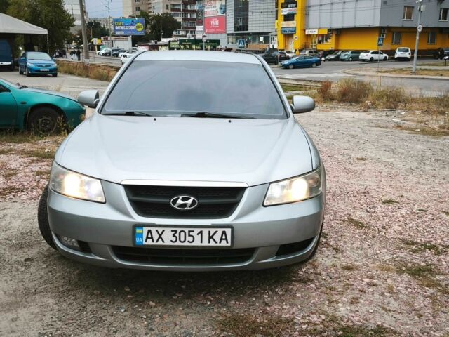 Хендай Соната 2008 у Києві на Automoto.ua Сірий Хендай Соната, об'ємом двигуна 2 л та пробігом 286 тис. км за 5499 $, фото 9 на Automoto.ua