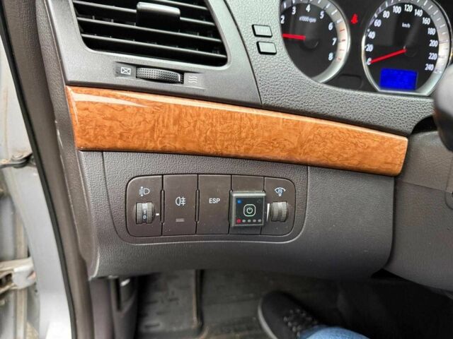 Серый Хендай Соната, объемом двигателя 2.4 л и пробегом 266 тыс. км за 6990 $, фото 12 на Automoto.ua