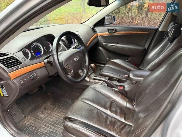 Серый Хендай Соната, объемом двигателя 2.4 л и пробегом 266 тыс. км за 6990 $, фото 11 на Automoto.ua