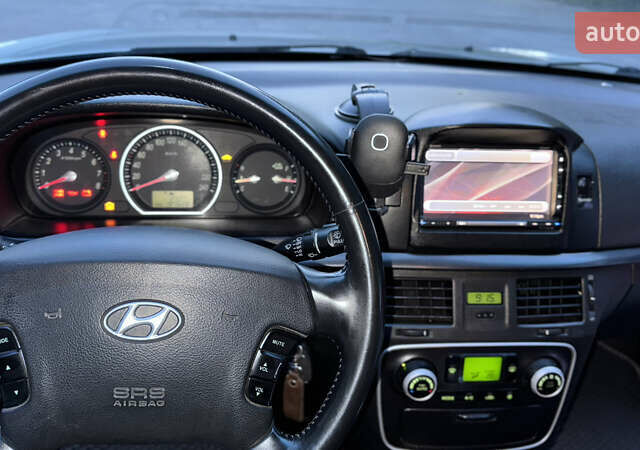 Сірий Хендай Соната, об'ємом двигуна 2.36 л та пробігом 197 тис. км за 6500 $, фото 20 на Automoto.ua