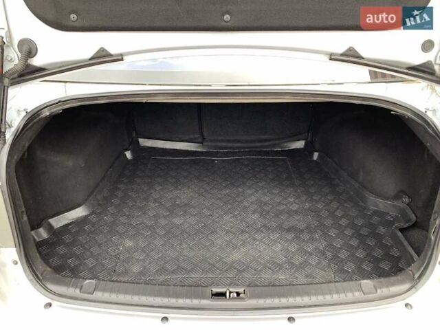 Хендай Соната 2008 в Киеве на Automoto.ua Серый Хендай Соната, объемом двигателя 2 л и пробегом 200 тыс. км за 5700 $, фото 53 на Automoto.ua