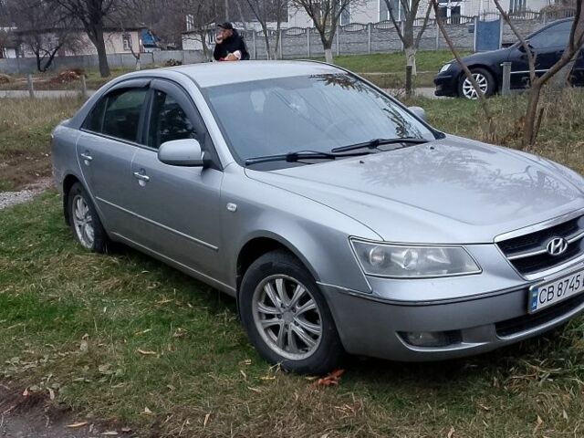 Серый Хендай Соната, объемом двигателя 2 л и пробегом 298 тыс. км за 5000 $, фото 3 на Automoto.ua