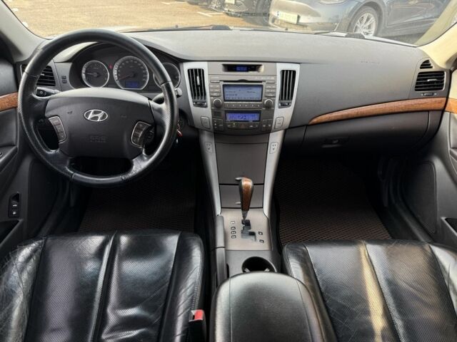 Серый Хендай Соната, объемом двигателя 2.4 л и пробегом 288 тыс. км за 6350 $, фото 9 на Automoto.ua