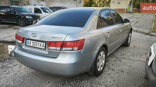 Хендай Соната 2008 у Києві на Automoto.ua Сірий Хендай Соната, об'ємом двигуна 2 л та пробігом 186 тис. км за 5300 $, фото 2 на Automoto.ua
