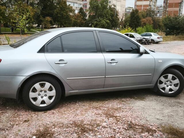 Хендай Соната 2008 у Києві на Automoto.ua Сірий Хендай Соната, об'ємом двигуна 2 л та пробігом 286 тис. км за 5499 $, фото 12 на Automoto.ua